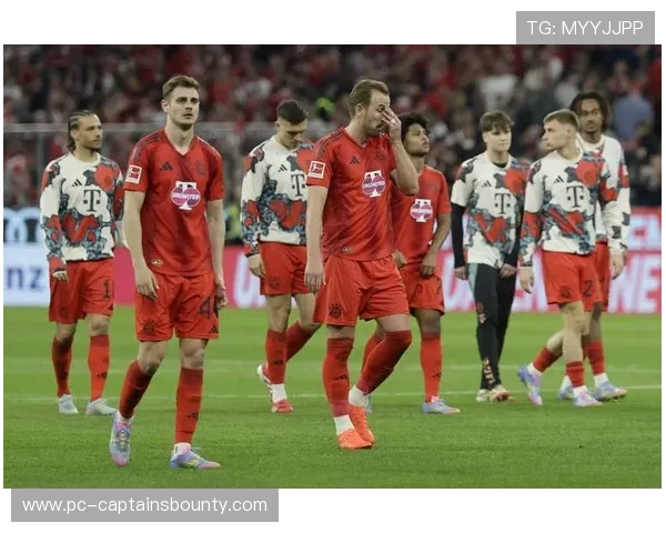 拜仁赛季首败剖析:体能瓶颈与防线轮换失误致关键失分 拜仁赛季首败剖析:体能瓶颈与防线轮换失误致关键失分